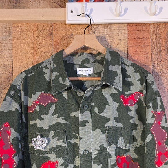 Edgy Upcycled Camo Jacket with Graphic Design - Picture 8 of 10